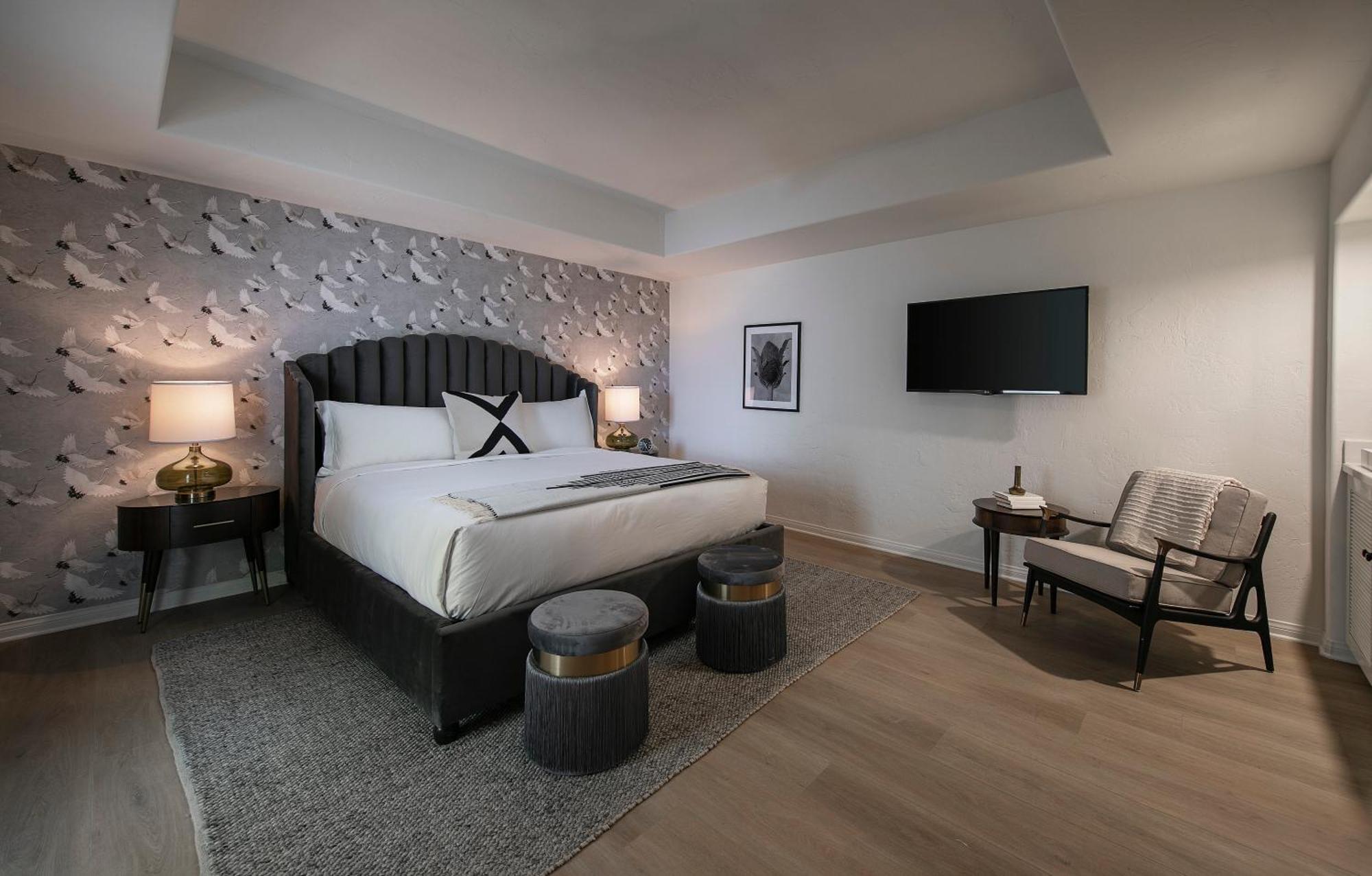 Zimmer mit Kingsize-Bett